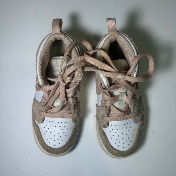 Kid's Air Jordan Jordan 1 Mid SE
Girls size 9c - Picture 3 of 7